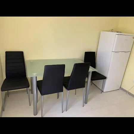 3 Apartment *